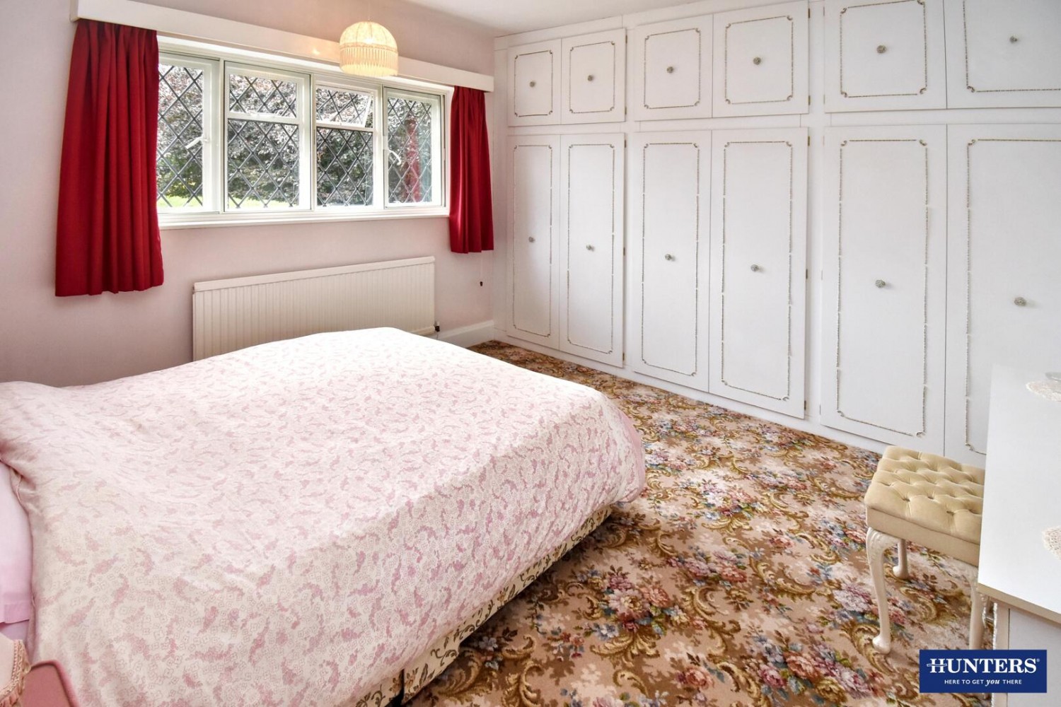 4 bedroom House for sale in Monsell Drive, Leicester
