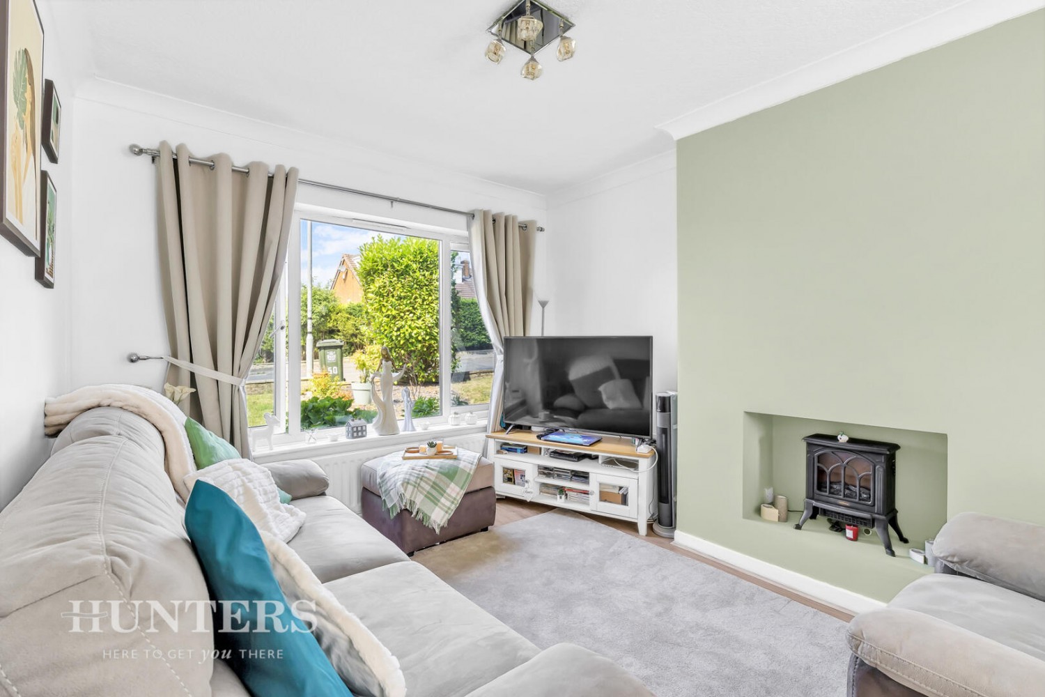 3 bedroom House for sale in Pennine Drive, Milnrow, OL16 3HL