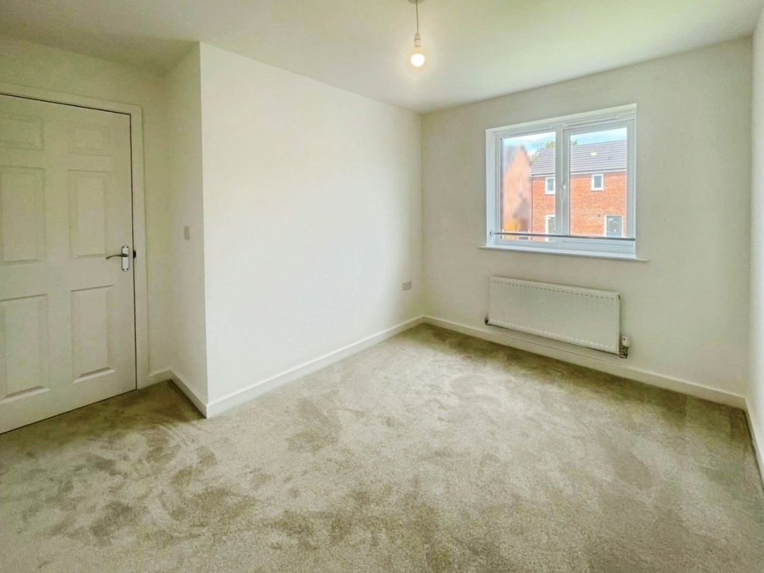 4 bedroom House to let in Northolt Road, Harker
