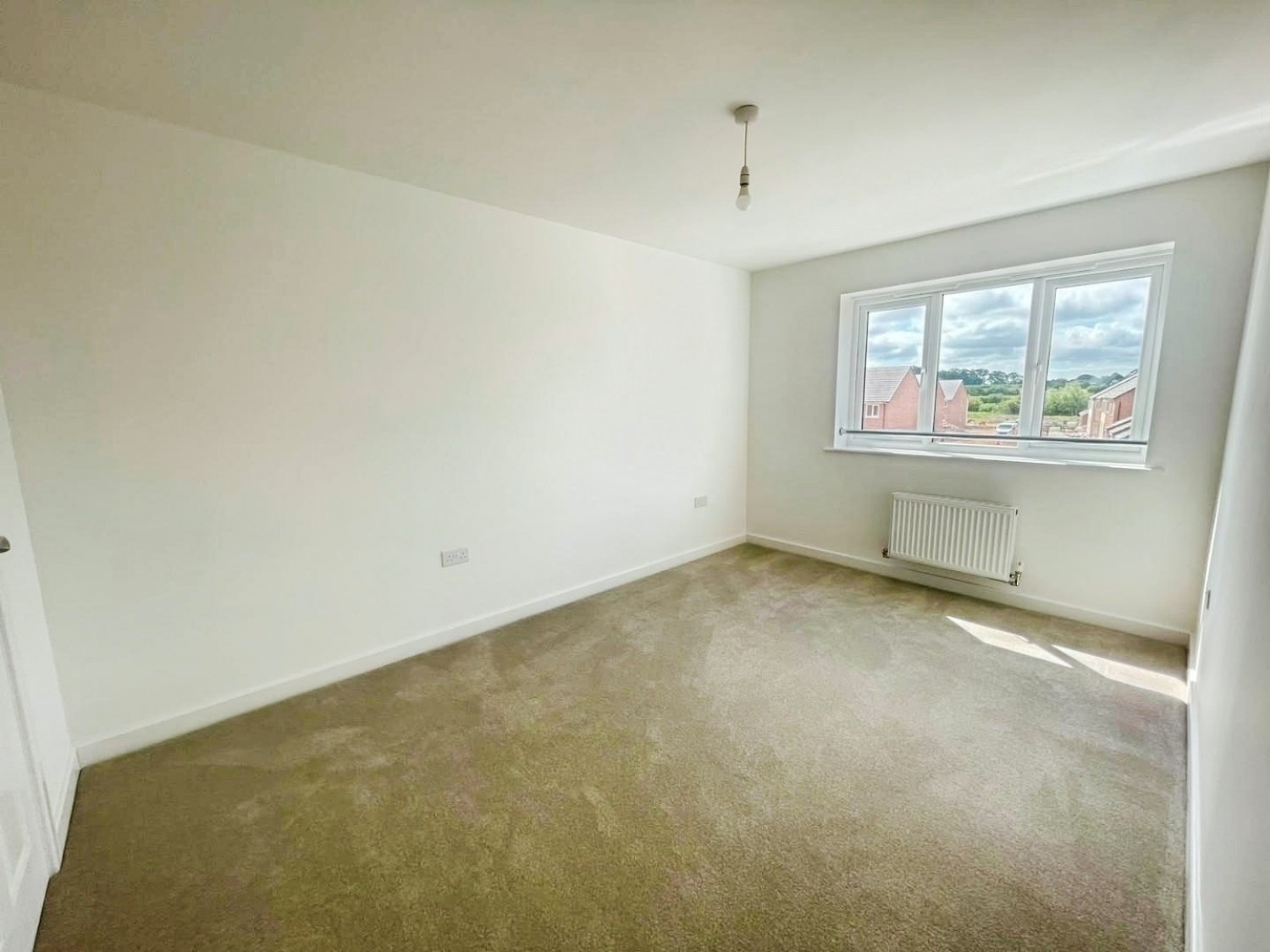4 bedroom House to let in Northolt Road, Harker
