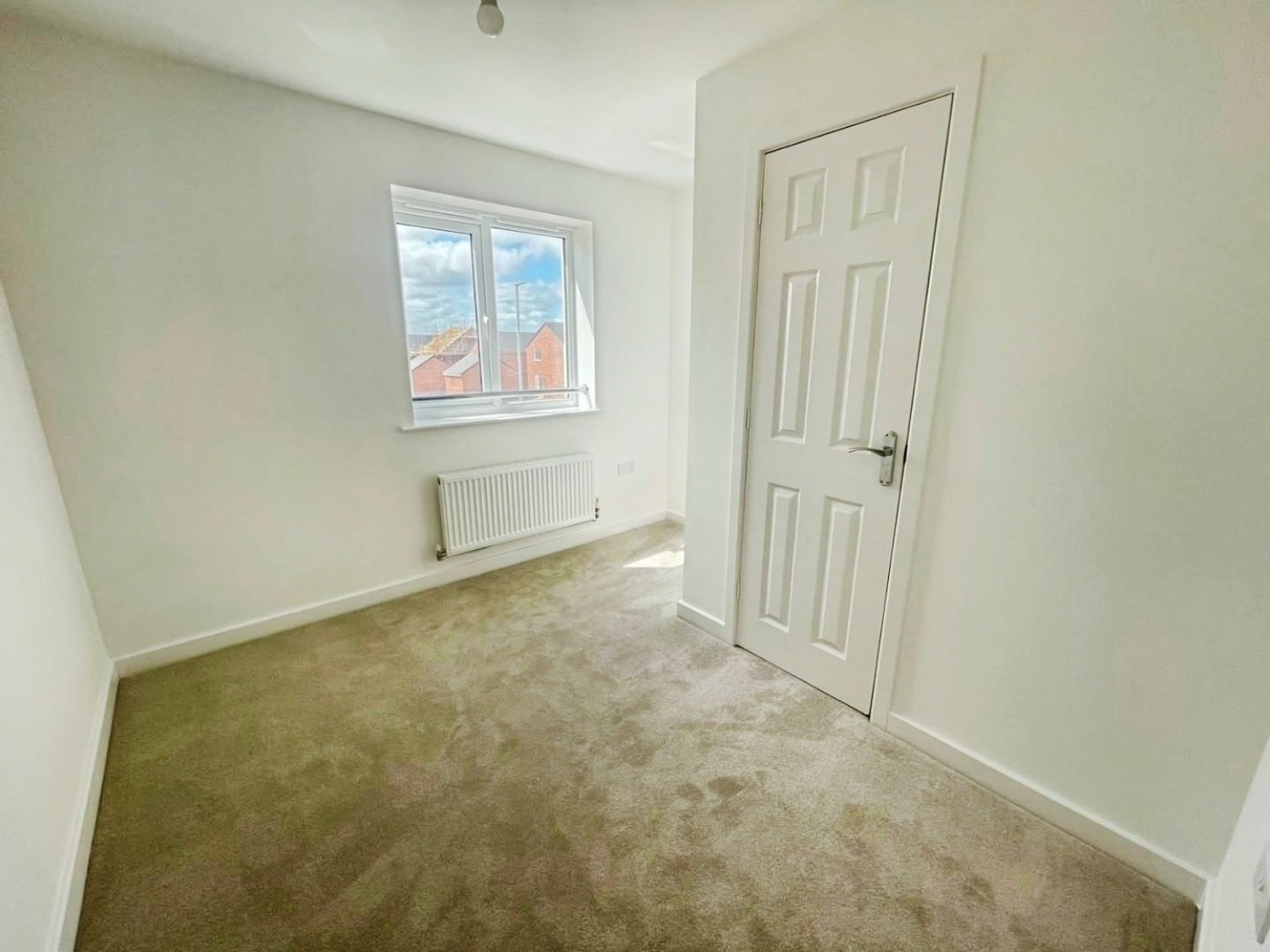 4 bedroom House to let in Northolt Road, Harker