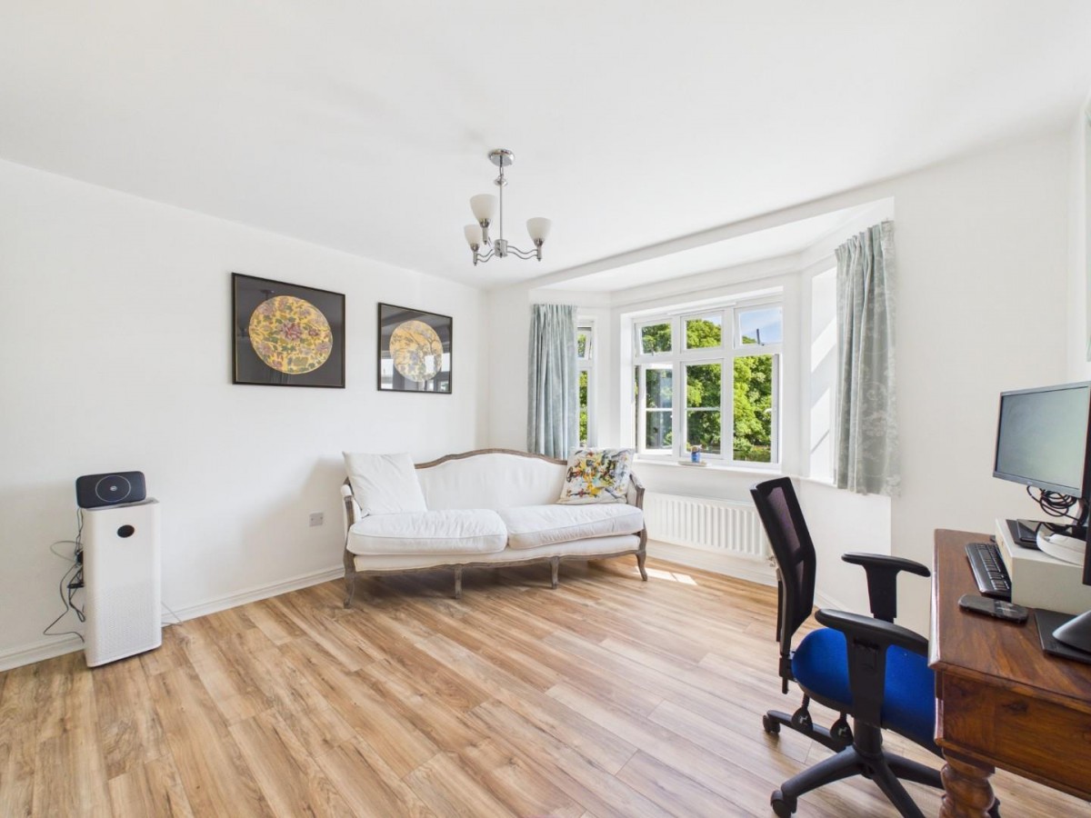 Odile Mews, Bingley