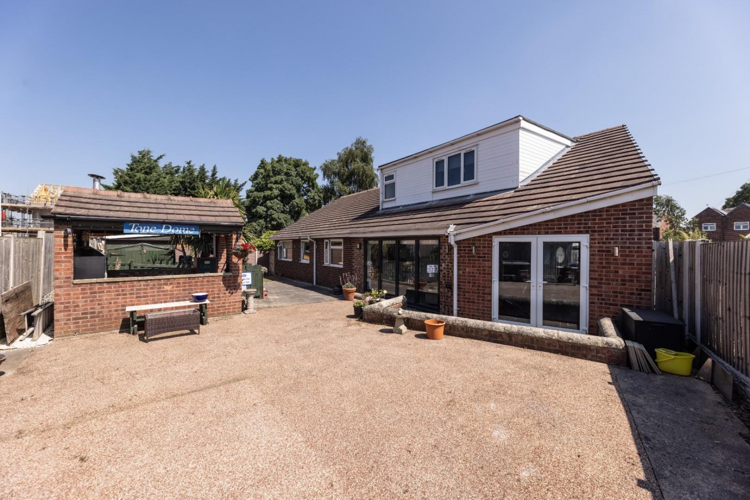 5 bedroom Bungalow for sale in Womersley Road, Knottingley