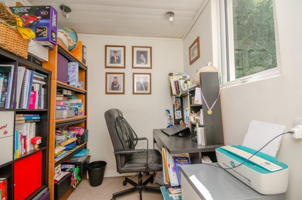 Long Road, Mangotsfield, Bristol, BS16 9HW