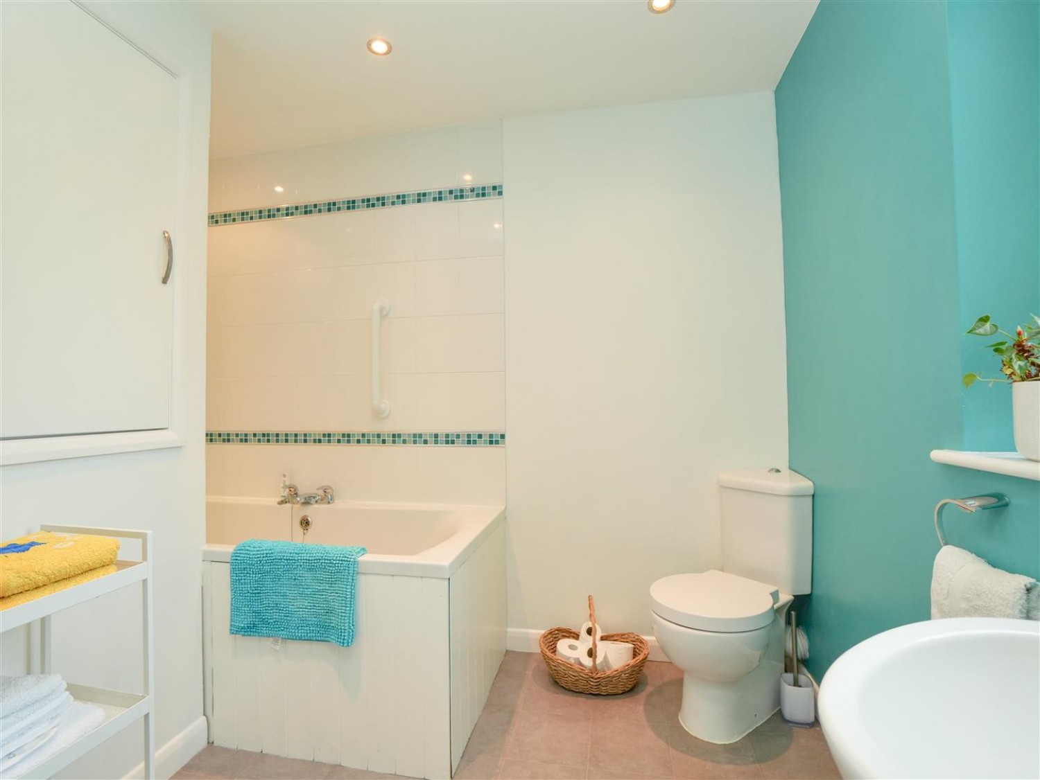 4 bedroom House for sale in Arthur Place, Skelton, York, YO30 1YS