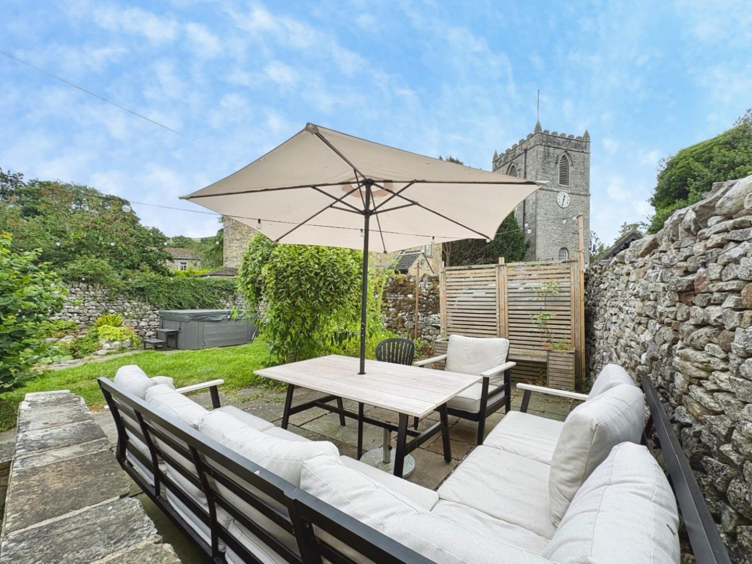 3 bedroom House for sale in Bridge House, The Green, Kettlewell