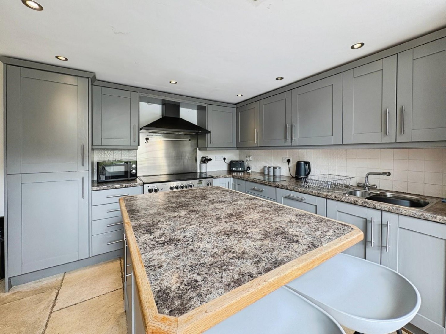 3 bedroom House for sale in Bridge House, The Green, Kettlewell