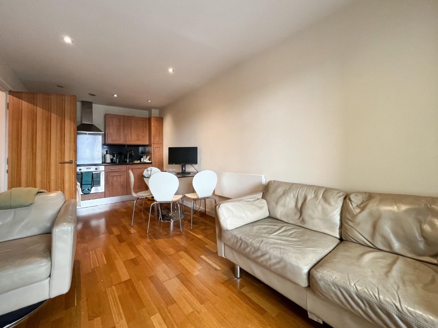 2 bedroom Flat to let in The Gateway North, East Street, Leeds
