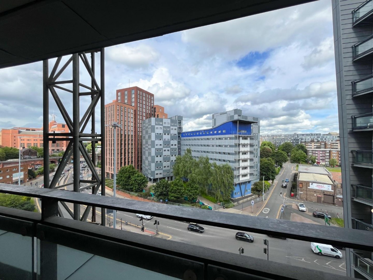 2 bedroom Flat to let in The Gateway North, East Street, Leeds