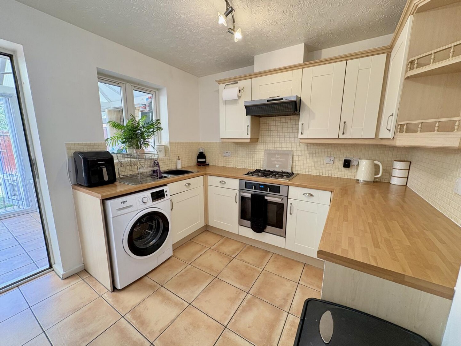 3 bedroom House to let in Regal Close, Tamworth, Staffordshire