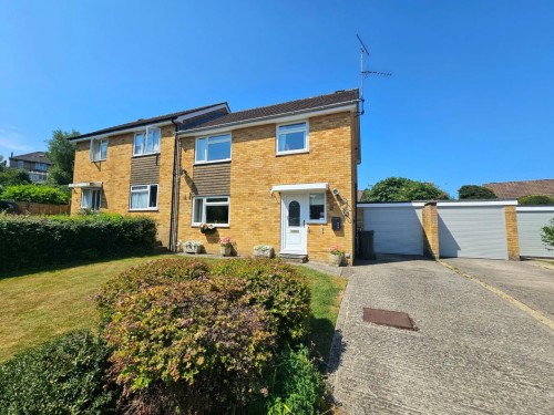 Yellow Hundred Close, Dursley