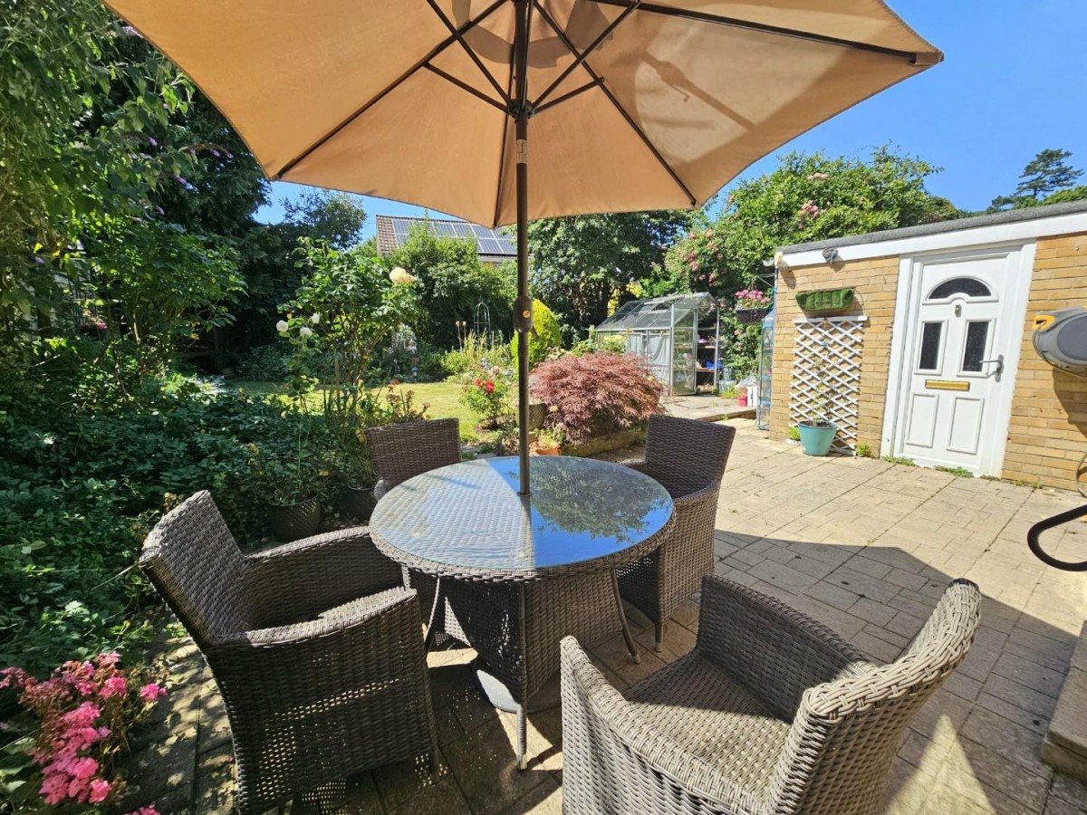 Yellow Hundred Close, Dursley