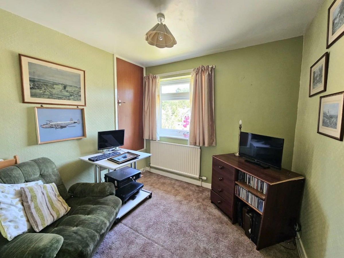 Yellow Hundred Close, Dursley