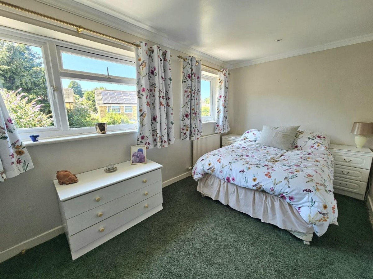 Yellow Hundred Close, Dursley