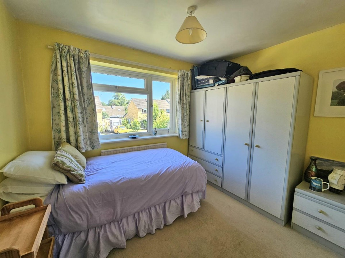 Yellow Hundred Close, Dursley