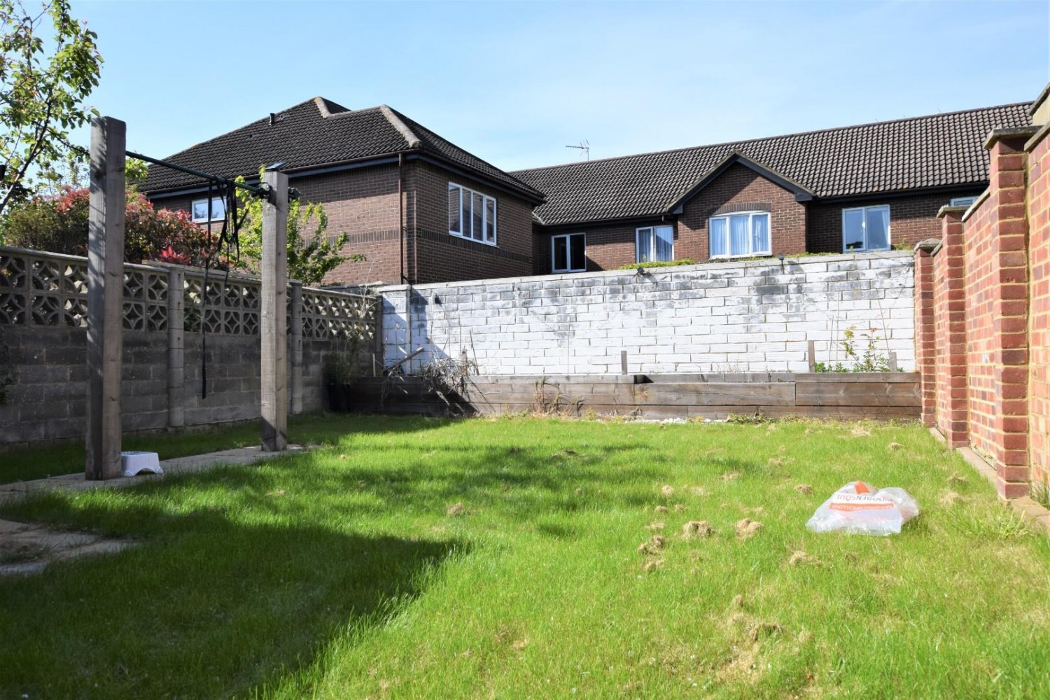3 bedroom House to let in Tendring Way, Chadwell Heath, RM6