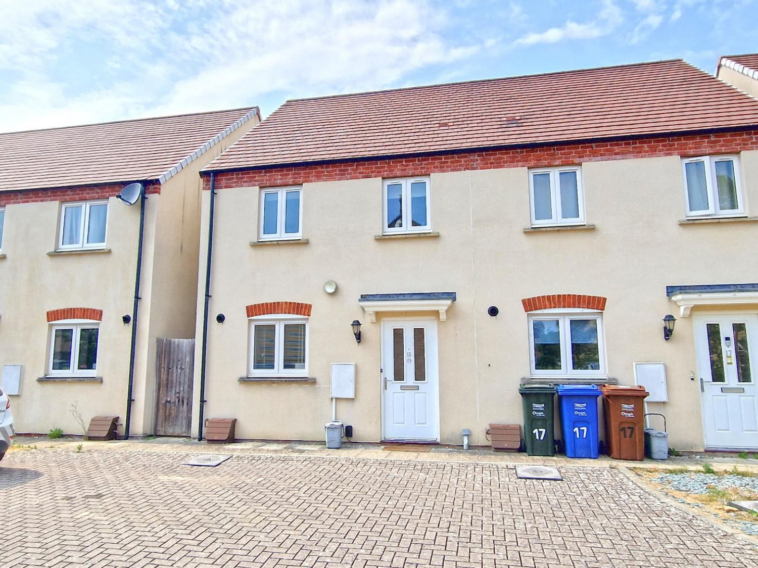2 bedroom House for sale in Redcar Road, Bicester