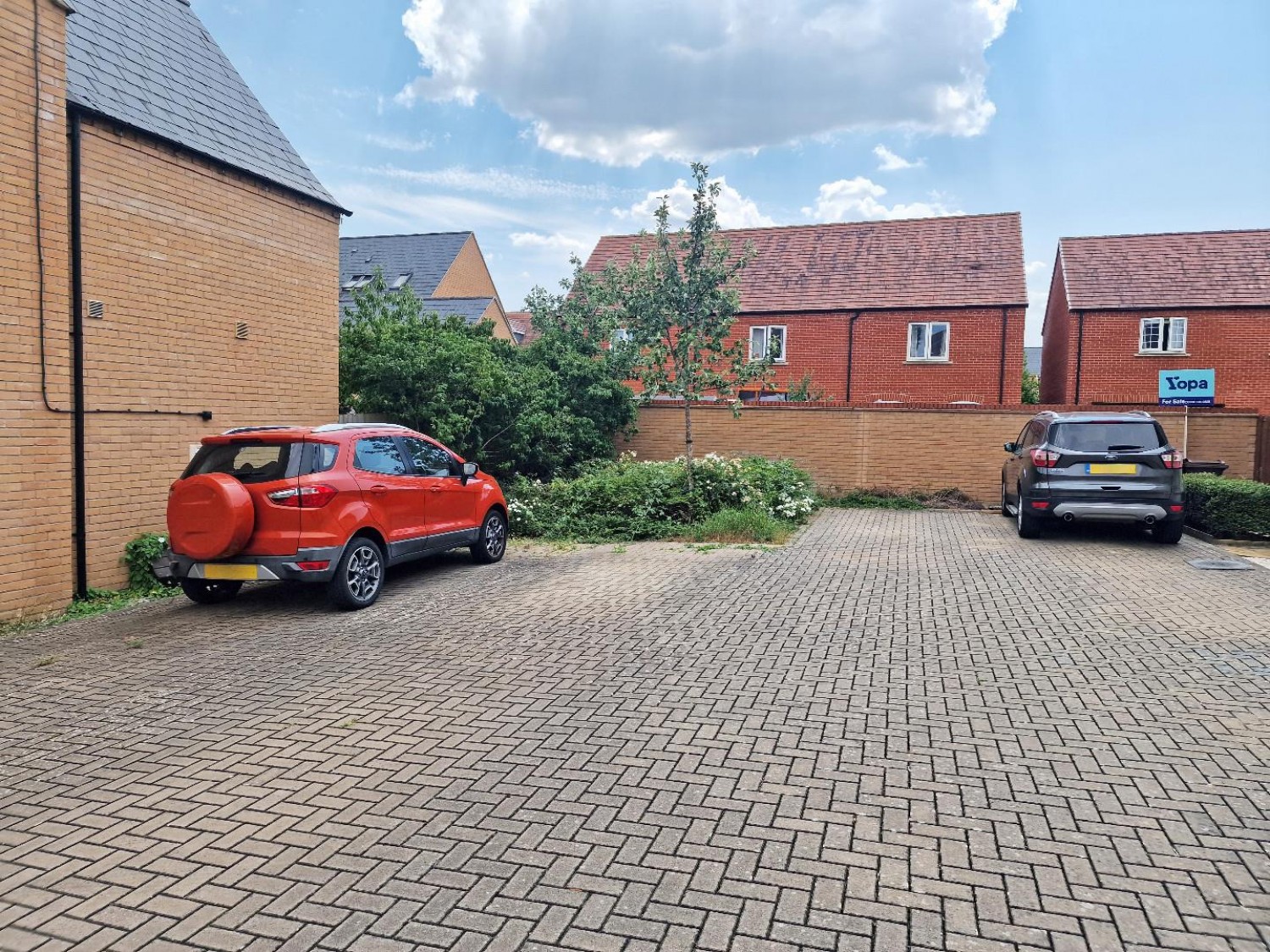 2 bedroom House for sale in Redcar Road, Bicester