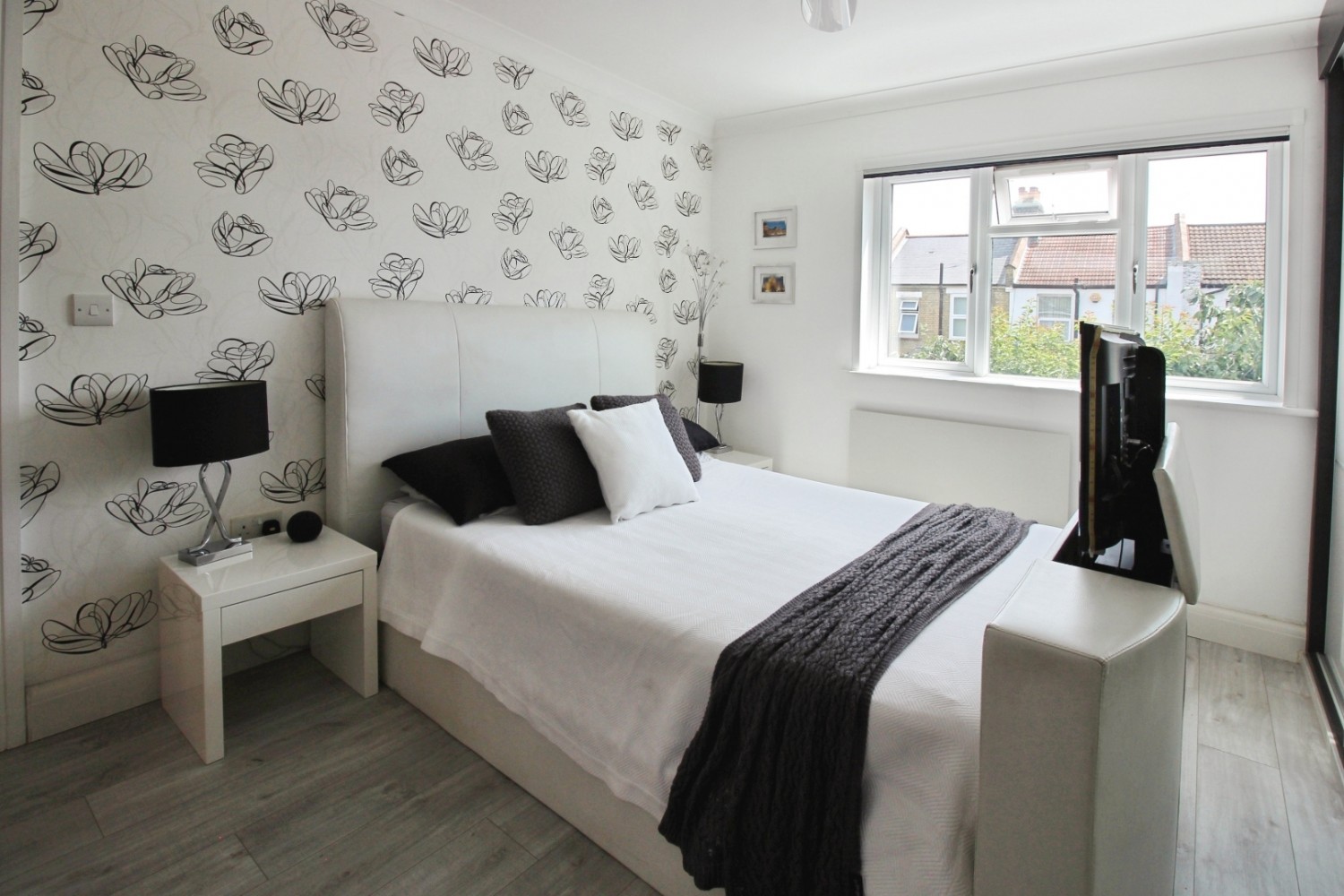 3 bedroom House to let in Myra Street, London