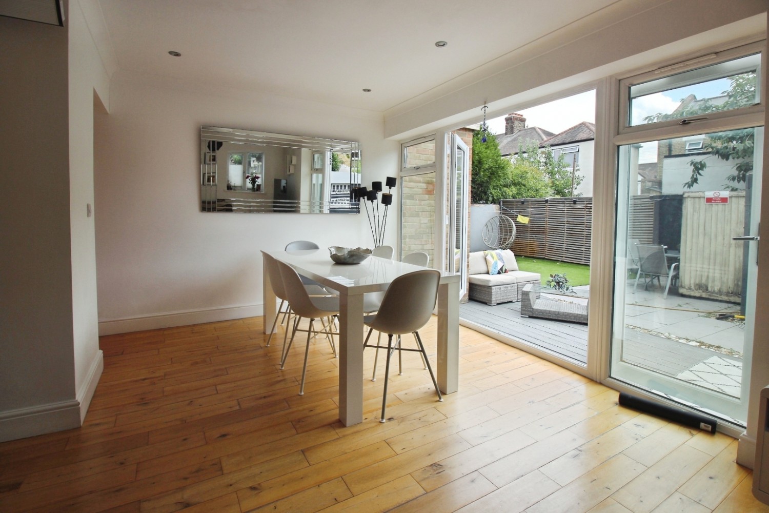 3 bedroom House to let in Myra Street, London