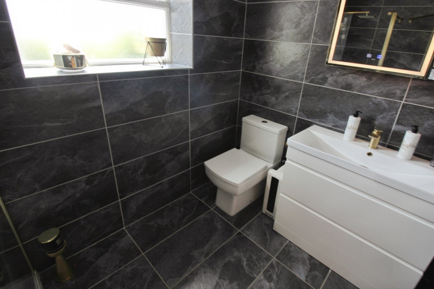 3 bedroom House to let in Myra Street, London