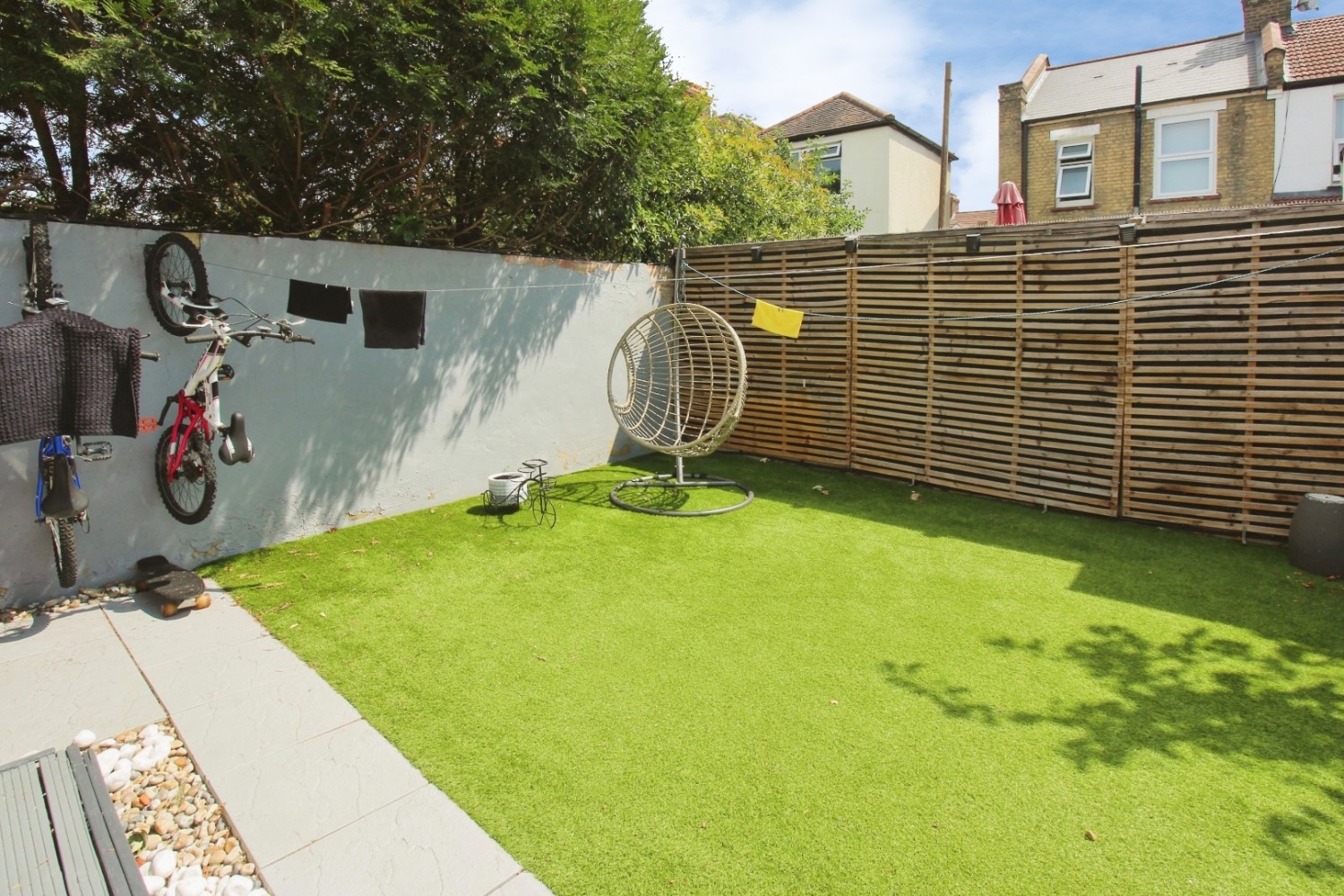 3 bedroom House to let in Myra Street, London