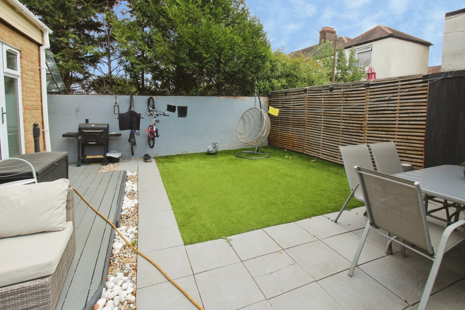 3 bedroom House to let in Myra Street, London