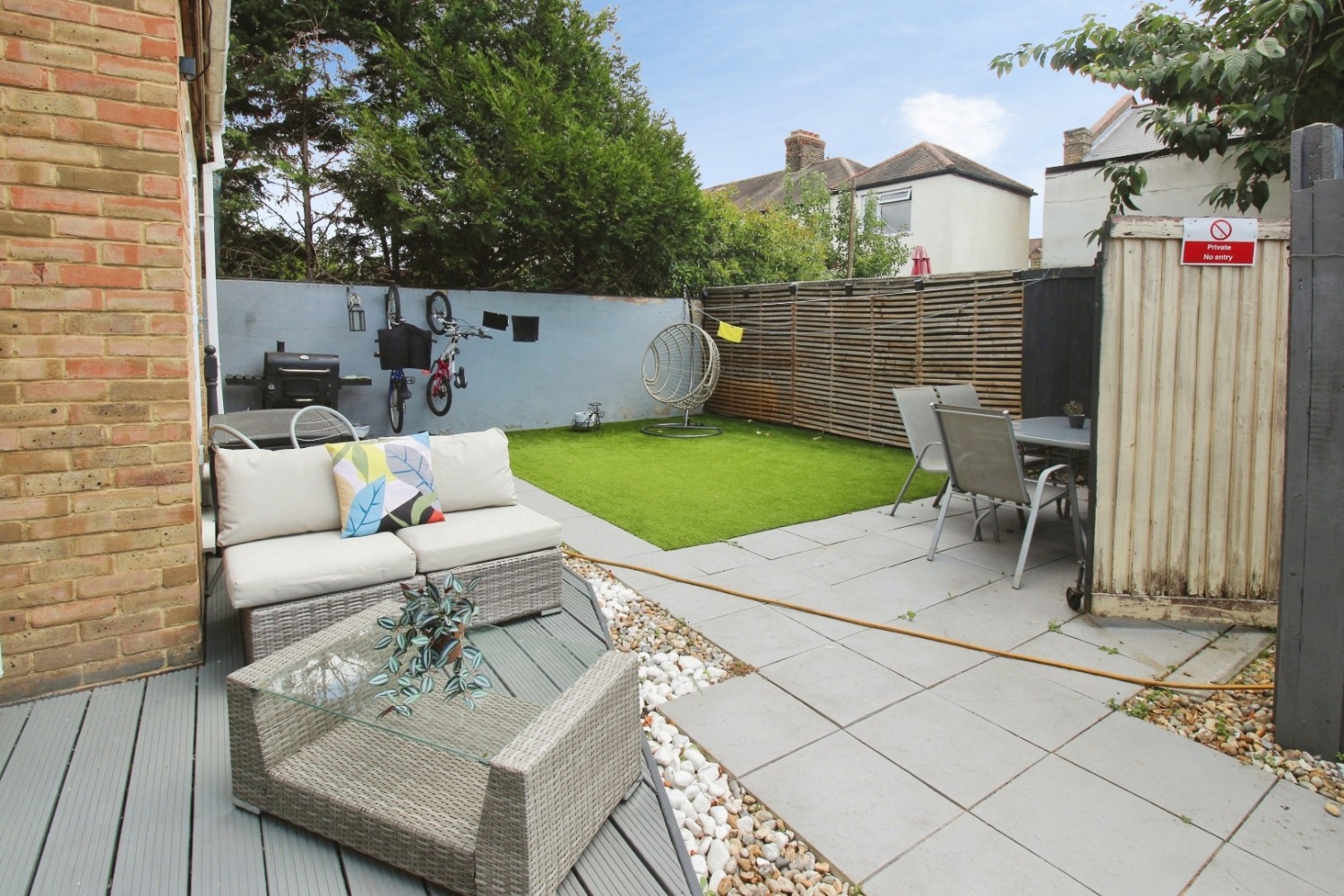 3 bedroom House to let in Myra Street, London