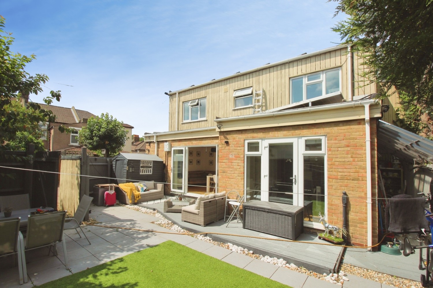 3 bedroom House to let in Myra Street, London