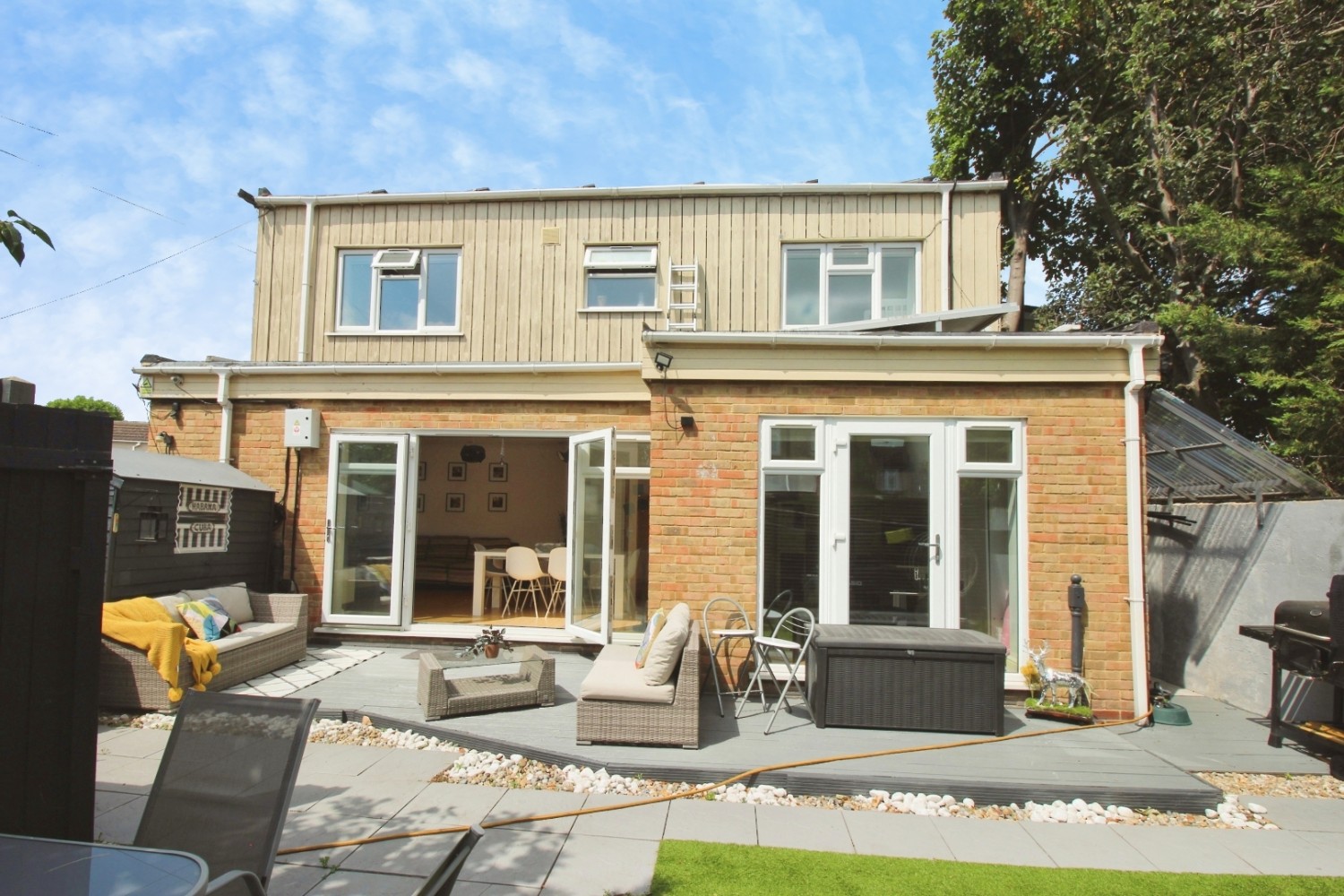 3 bedroom House to let in Myra Street, London