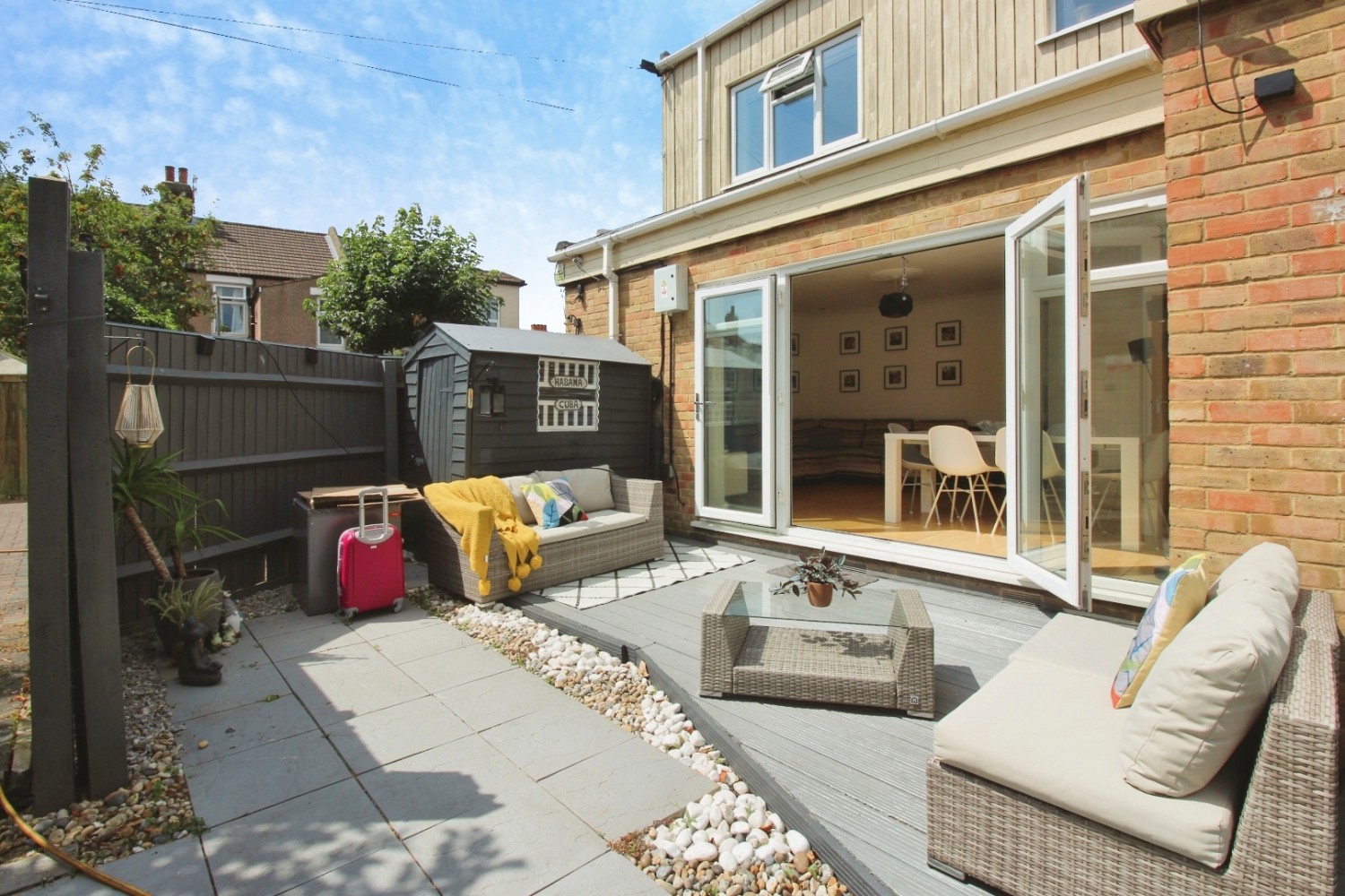 3 bedroom House to let in Myra Street, London