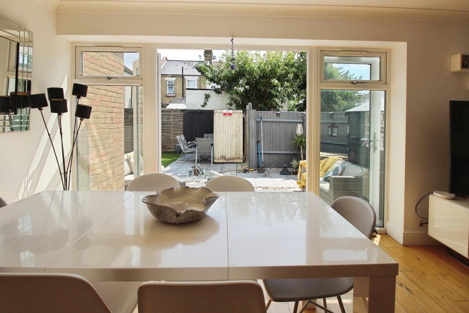 3 bedroom House to let in Myra Street, London