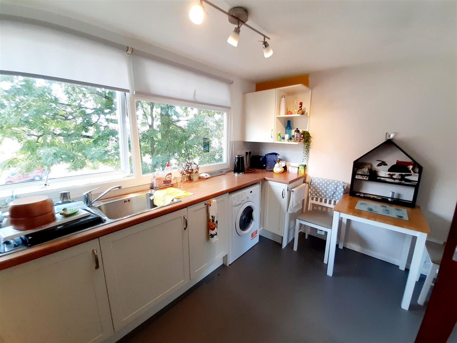 2 bedroom Flat to let in Elm Lodge, Fentham Road, Solihull, West Midlands