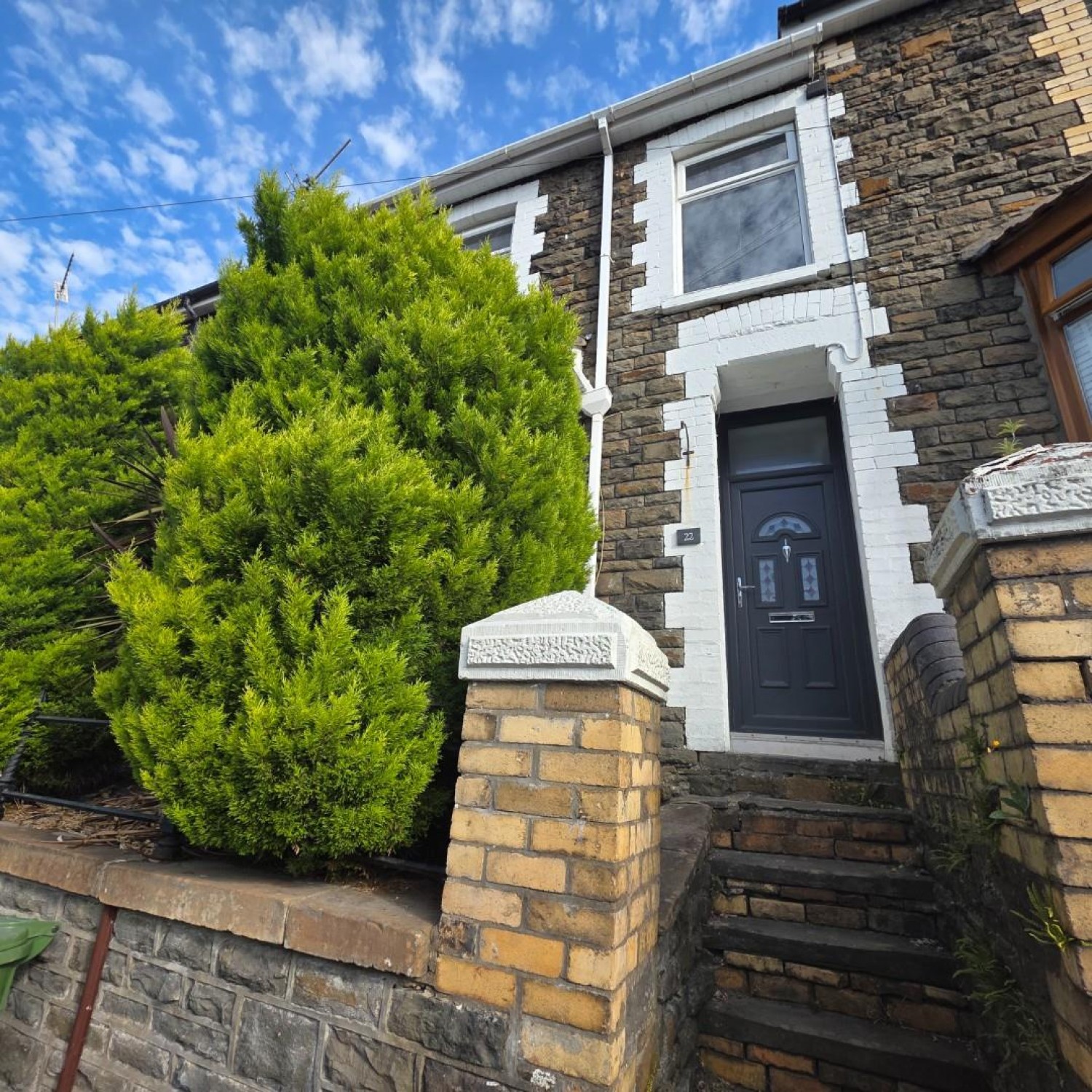 3 bedroom House to let in Llwynmadoc Street, Pontypridd