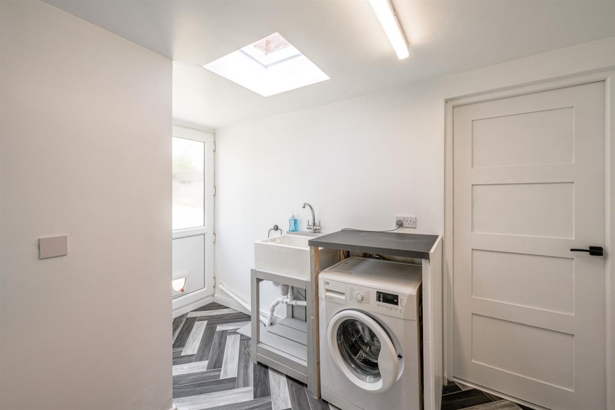 Bassnage Road, Halesowen, B63 4EY