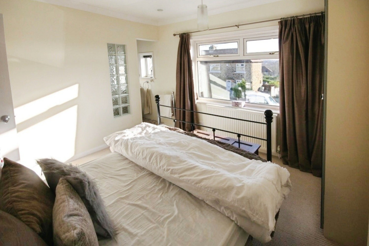 2 bedroom House to let in Moorland Crescent, Guiseley