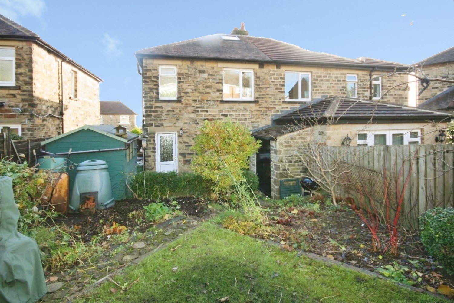 2 bedroom House to let in Moorland Crescent, Guiseley