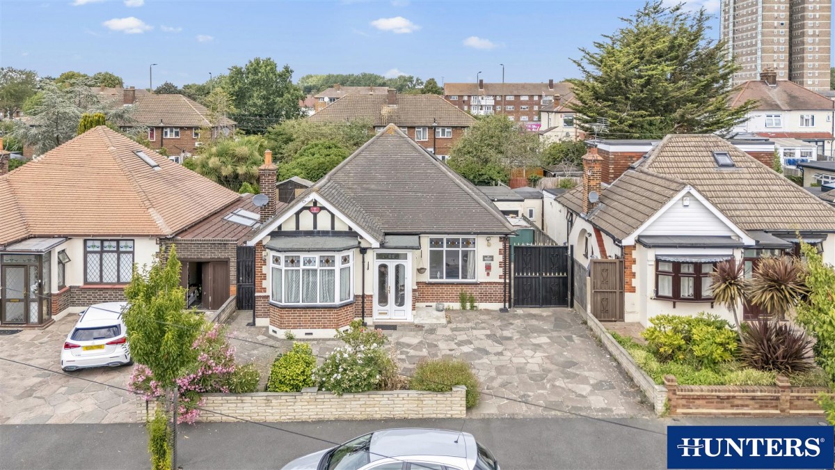 Melbourne Gardens, Chadwell Heath, RM6