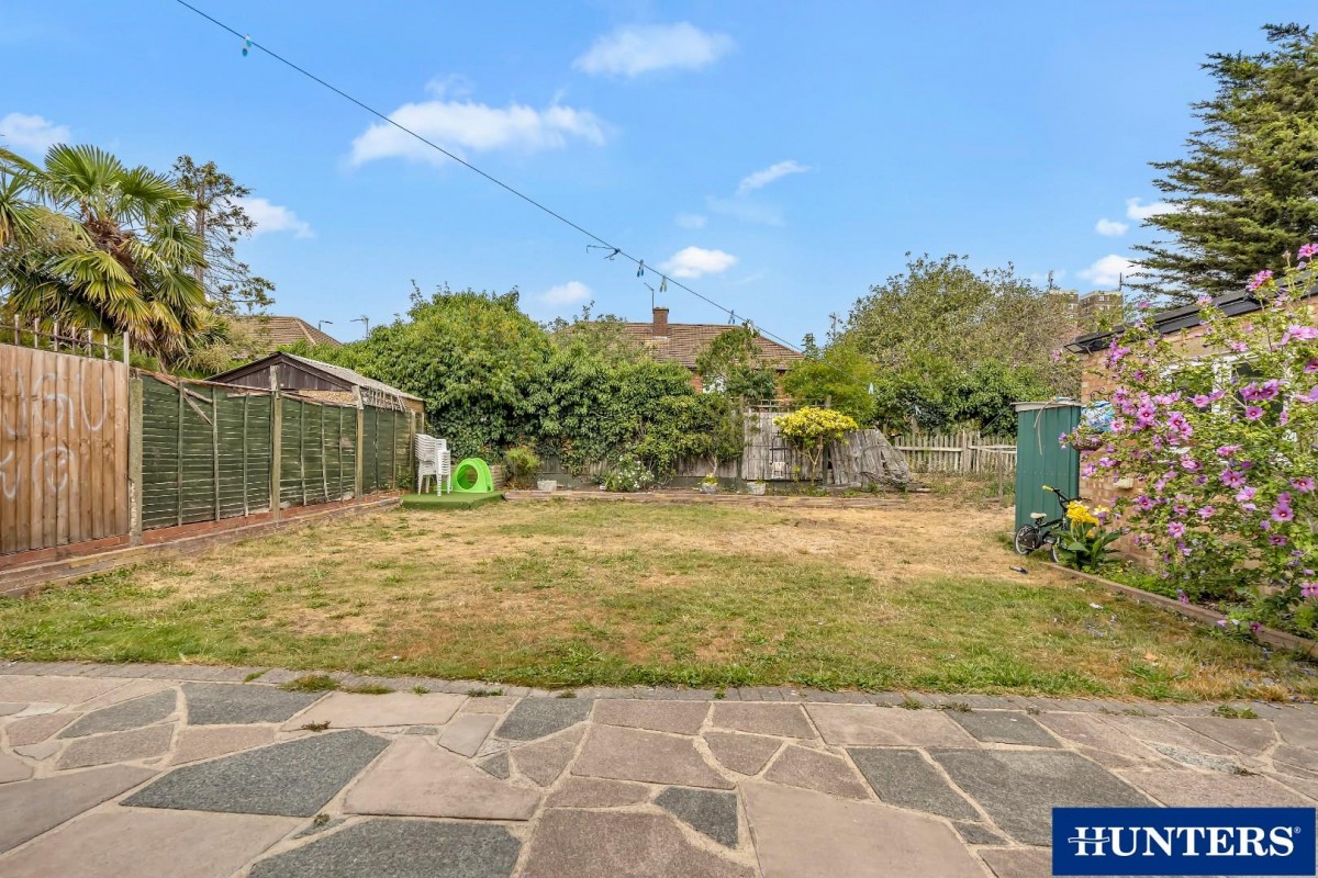 Melbourne Gardens, Chadwell Heath, RM6
