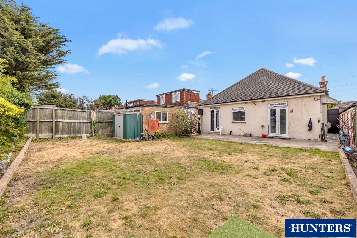 Melbourne Gardens, Chadwell Heath, RM6