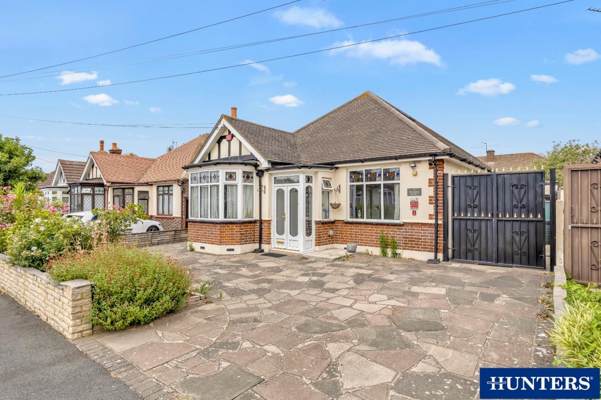 Melbourne Gardens, Chadwell Heath, RM6