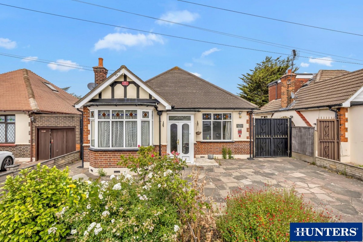 Melbourne Gardens, Chadwell Heath, RM6