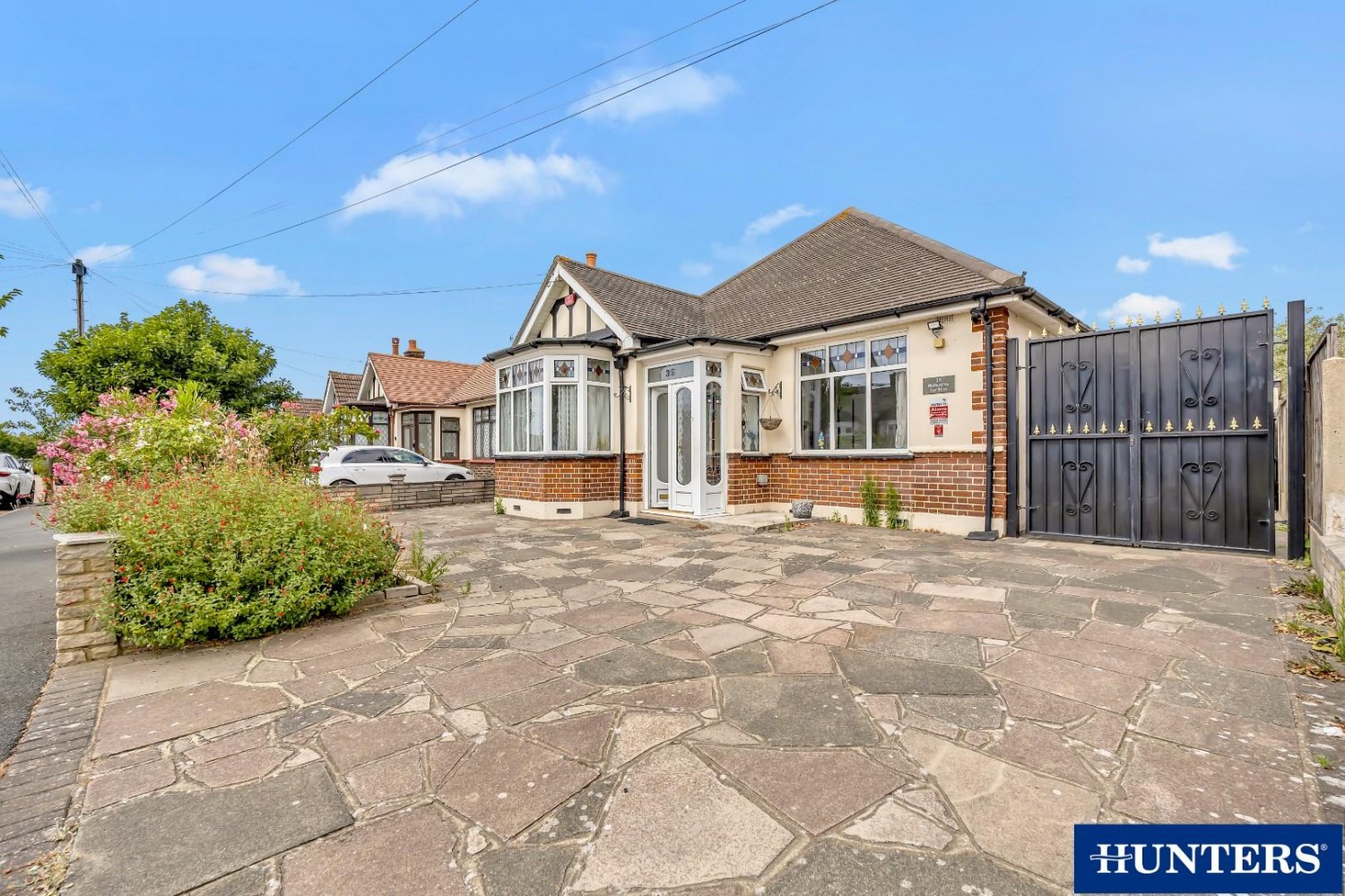 4 bedroom Bungalow for sale in Melbourne Gardens, Chadwell Heath, RM6