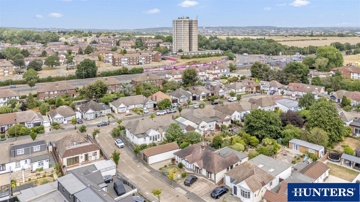 Melbourne Gardens, Chadwell Heath, RM6