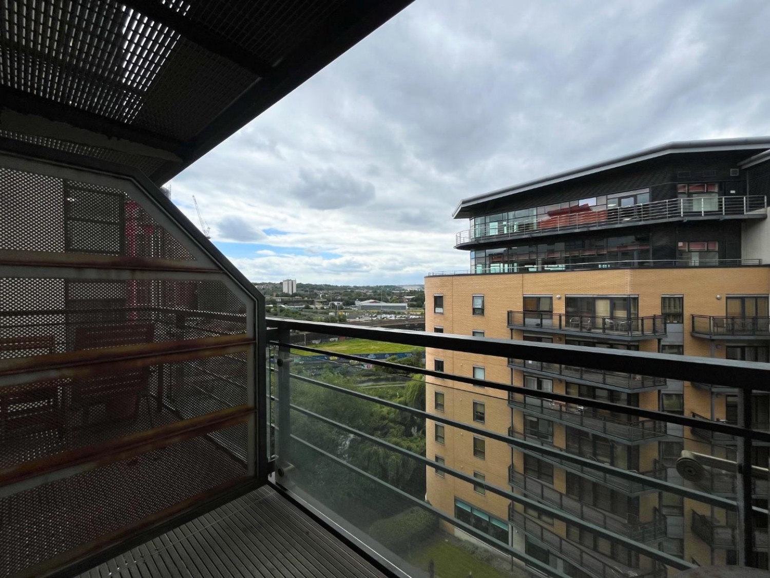 2 bedroom Flat to let in Whitehall Waterfront, 2 Riverside Way, Leeds