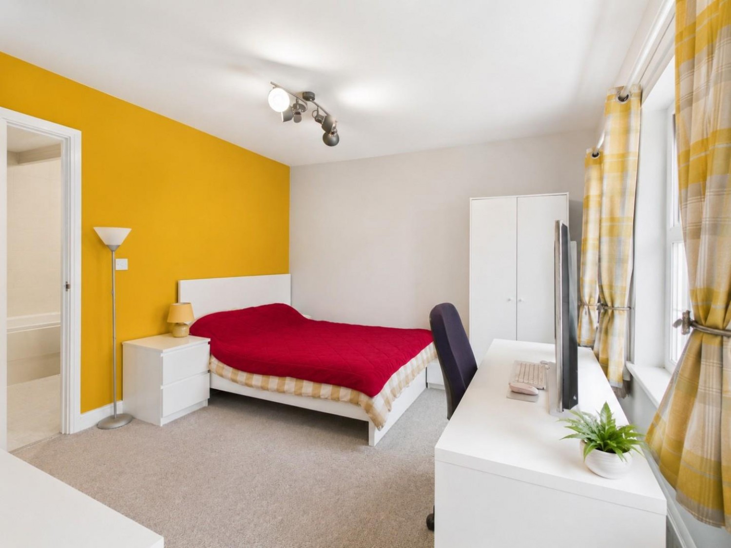 2 bedroom House for sale in Peacock Road, Thornbury