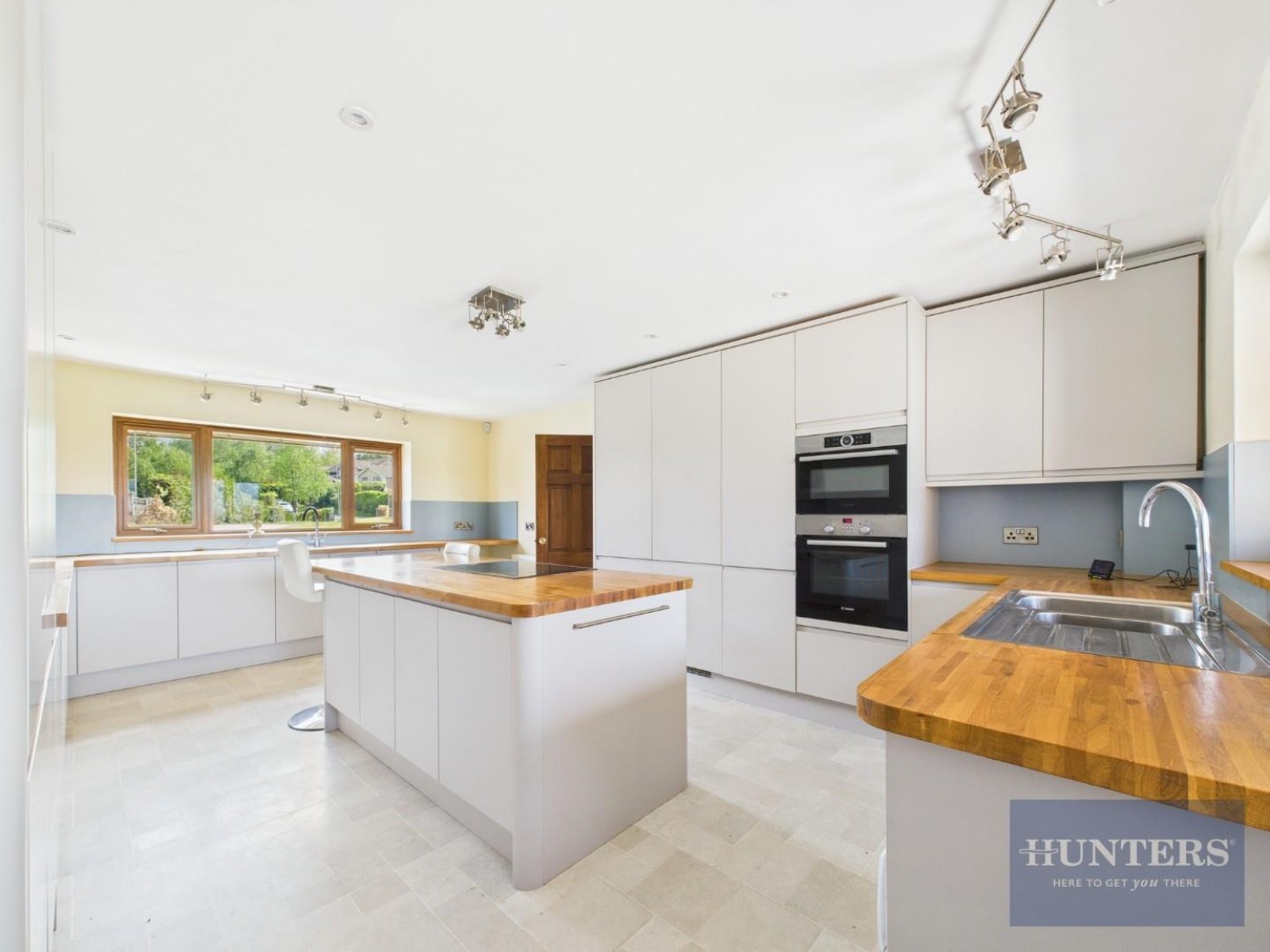 5 bedroom House for sale in Green Lane, Churchdown, Gloucester