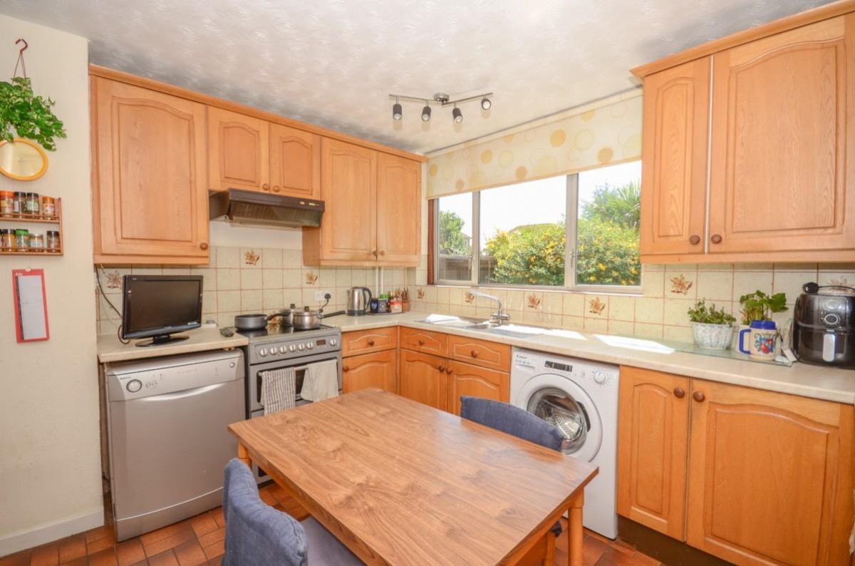 Oakdale Close, Downend, Bristol, BS16 6EE