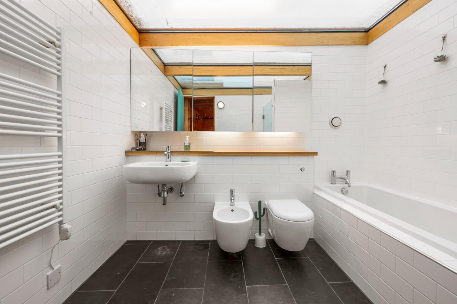 1 bedroom Property to let in Old Nichol Street, Shoreditch, E2