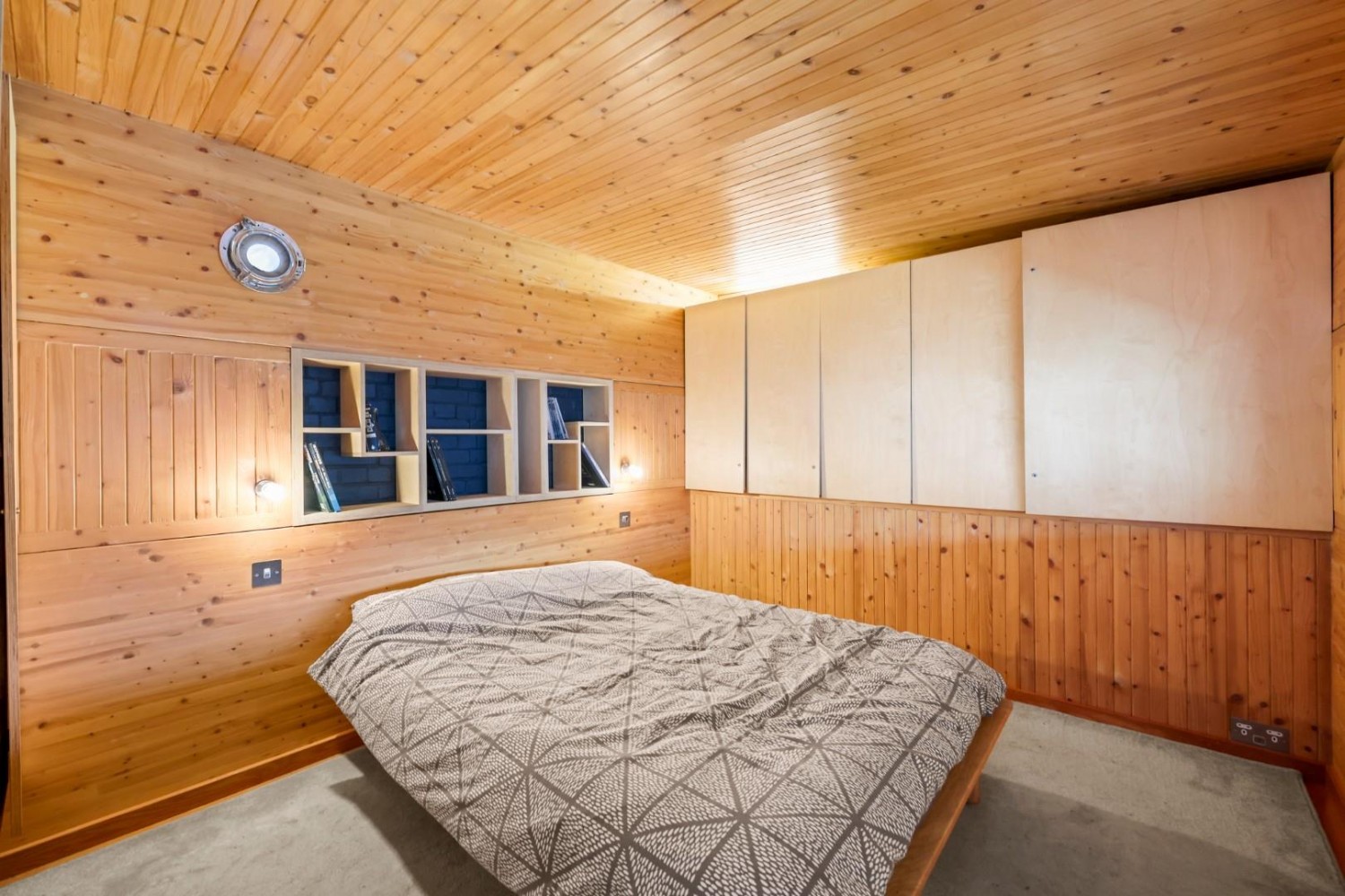 1 bedroom Property to let in Old Nichol Street, Shoreditch, E2
